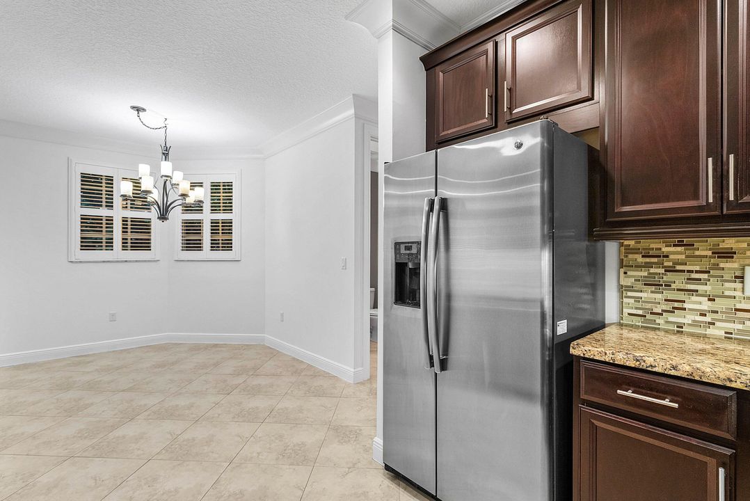 合同活跃: $625,000 (4 贝兹, 2 浴室, 1805 平方英尺)