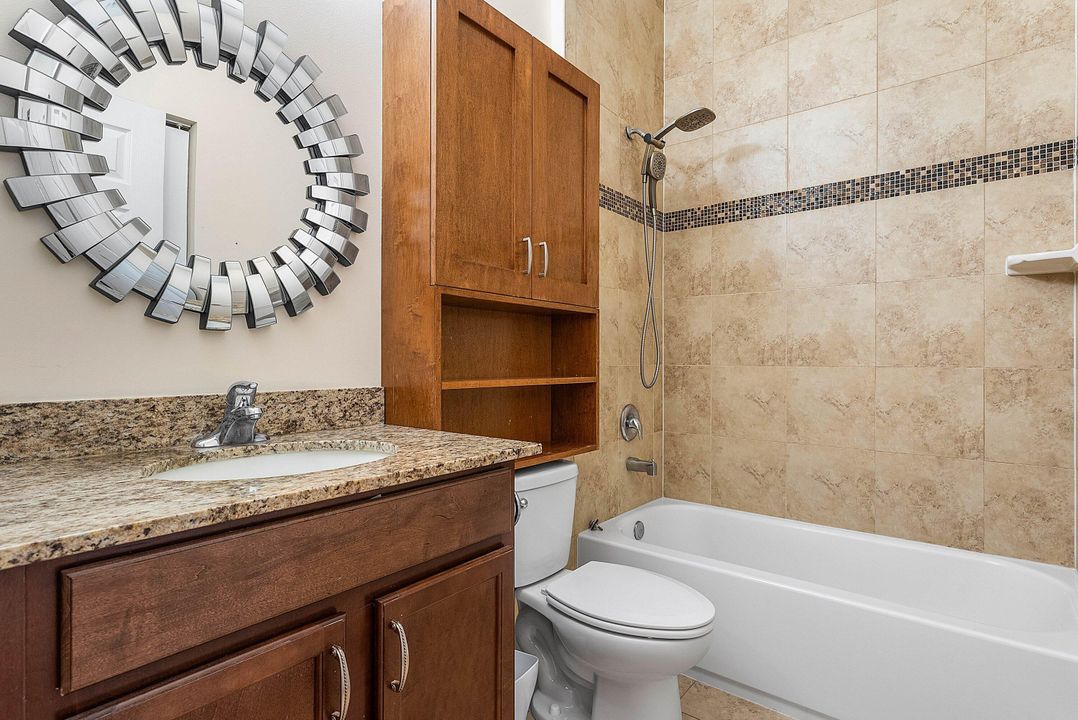 合同活跃: $625,000 (4 贝兹, 2 浴室, 1805 平方英尺)