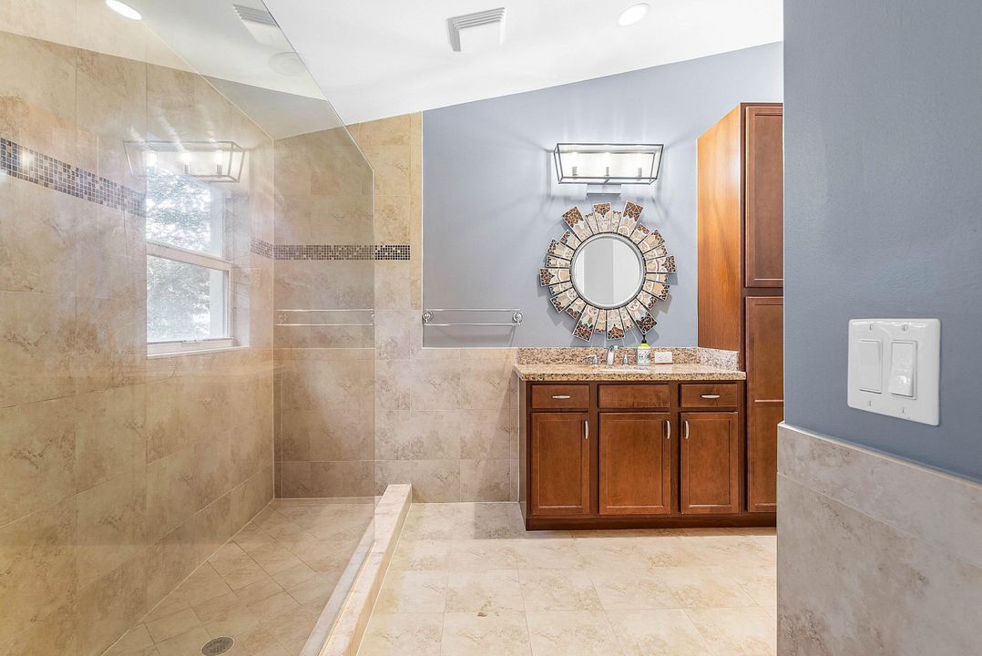 合同活跃: $625,000 (4 贝兹, 2 浴室, 1805 平方英尺)