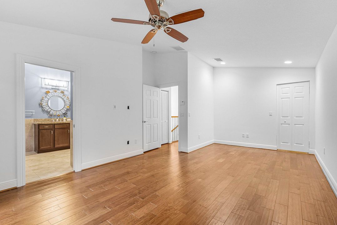 合同活跃: $625,000 (4 贝兹, 2 浴室, 1805 平方英尺)