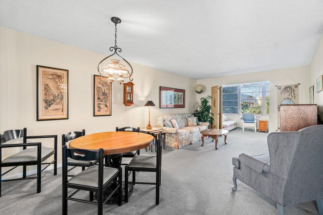 待售: $79,900 (1 贝兹, 1 浴室, 754 平方英尺)