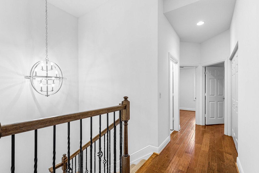 合同活跃: $625,000 (4 贝兹, 2 浴室, 1805 平方英尺)