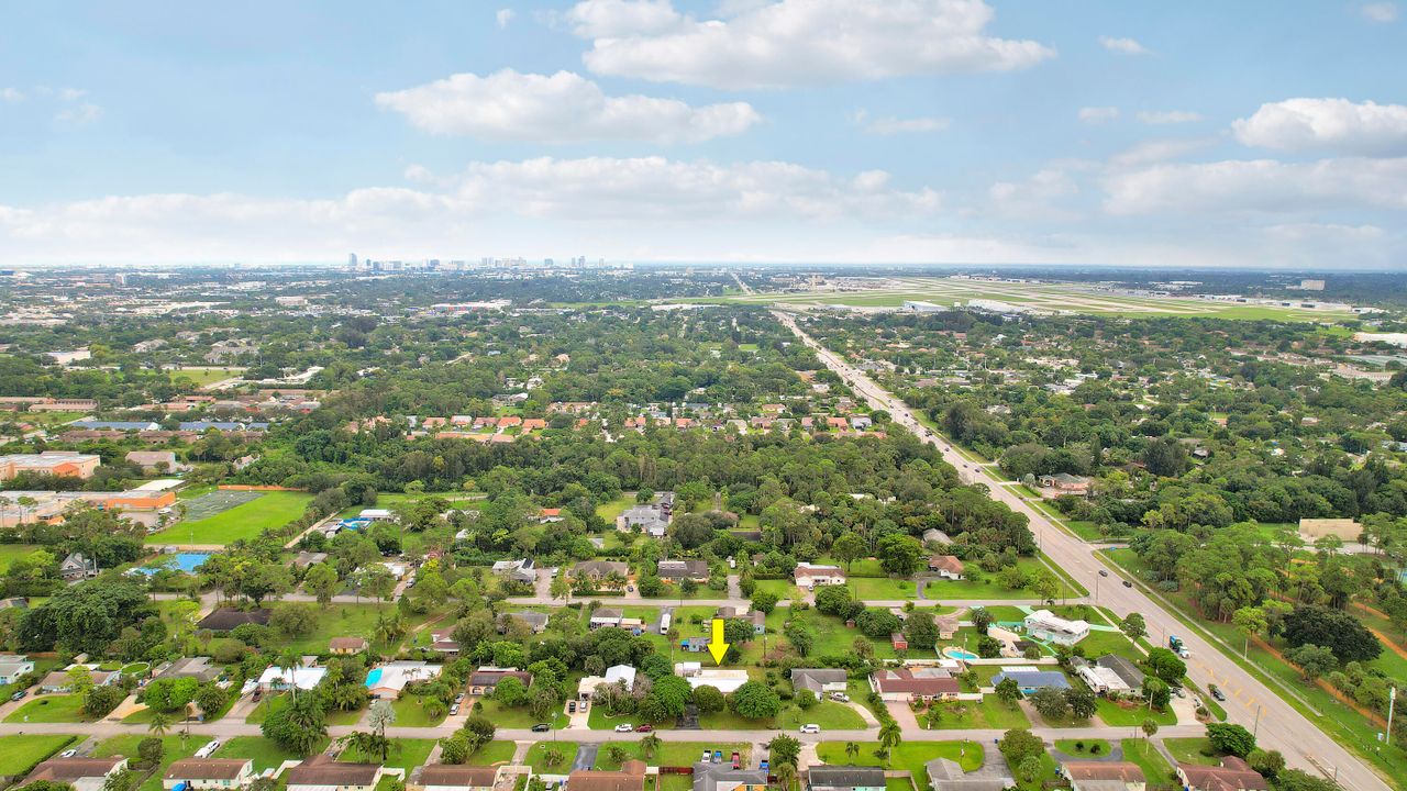 Под контрактом: $499,999 (3 спален, 2 ванн, 1745 Квадратных фут)