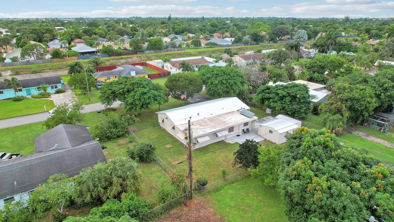 Под контрактом: $499,999 (3 спален, 2 ванн, 1745 Квадратных фут)