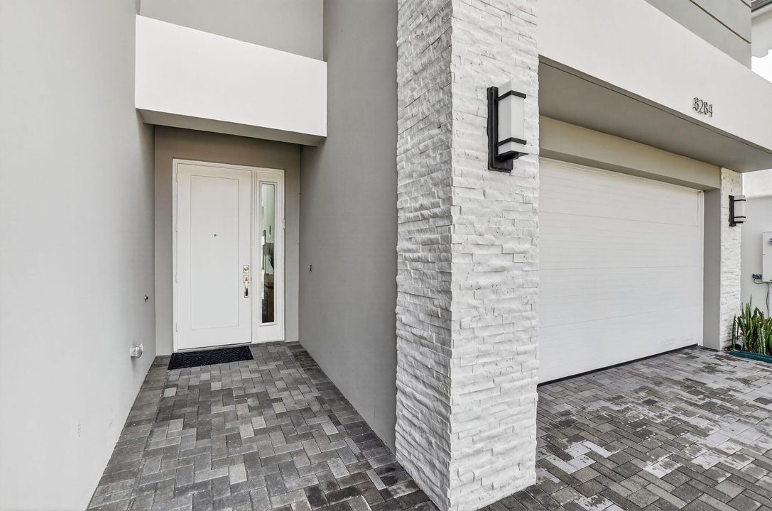 For Sale: $1,999,988 (5 beds, 7 baths, 4605 Square Feet)