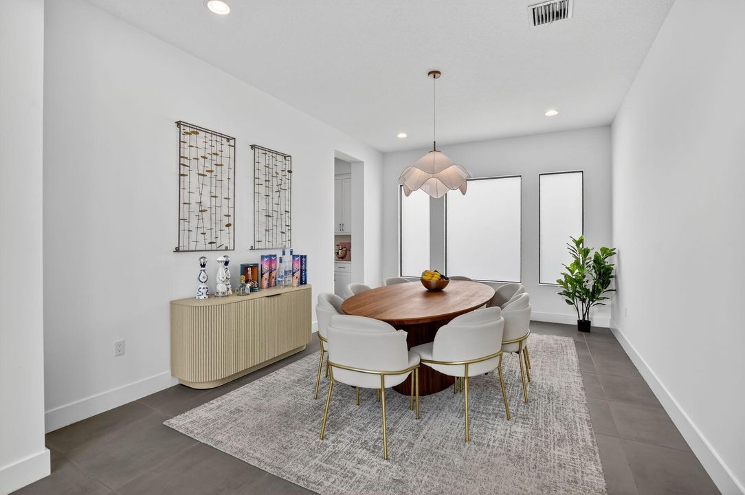 For Sale: $1,999,988 (5 beds, 7 baths, 4605 Square Feet)