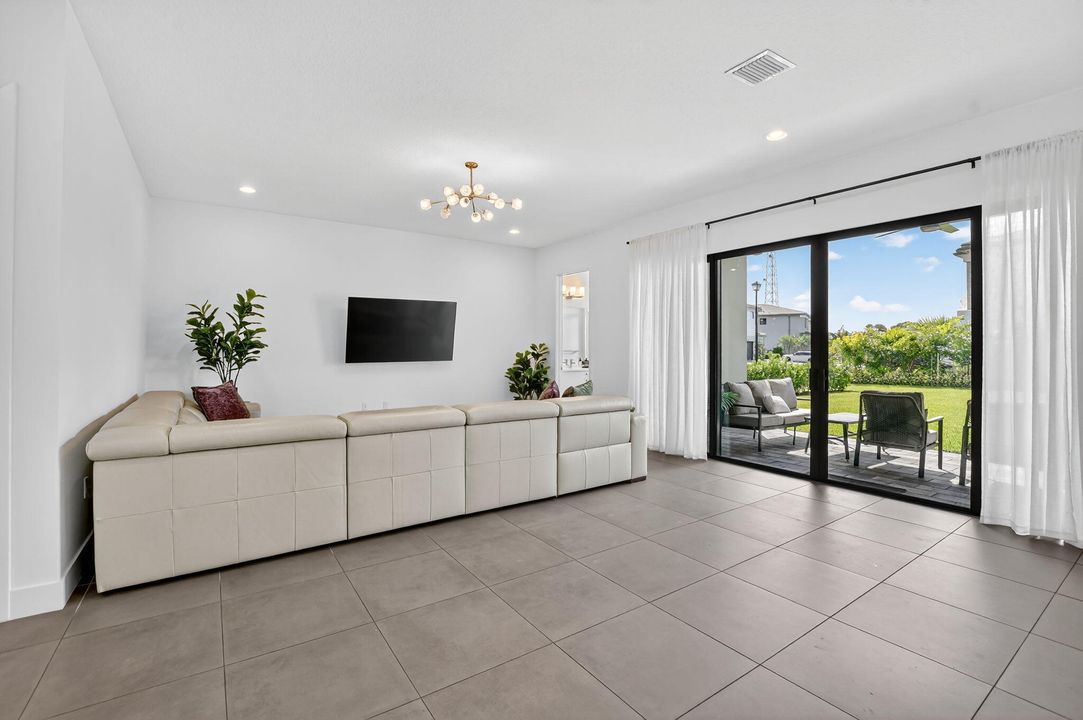 For Sale: $1,999,988 (5 beds, 7 baths, 4605 Square Feet)