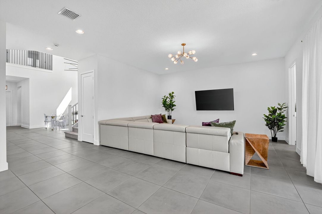 For Sale: $1,999,988 (5 beds, 7 baths, 4605 Square Feet)