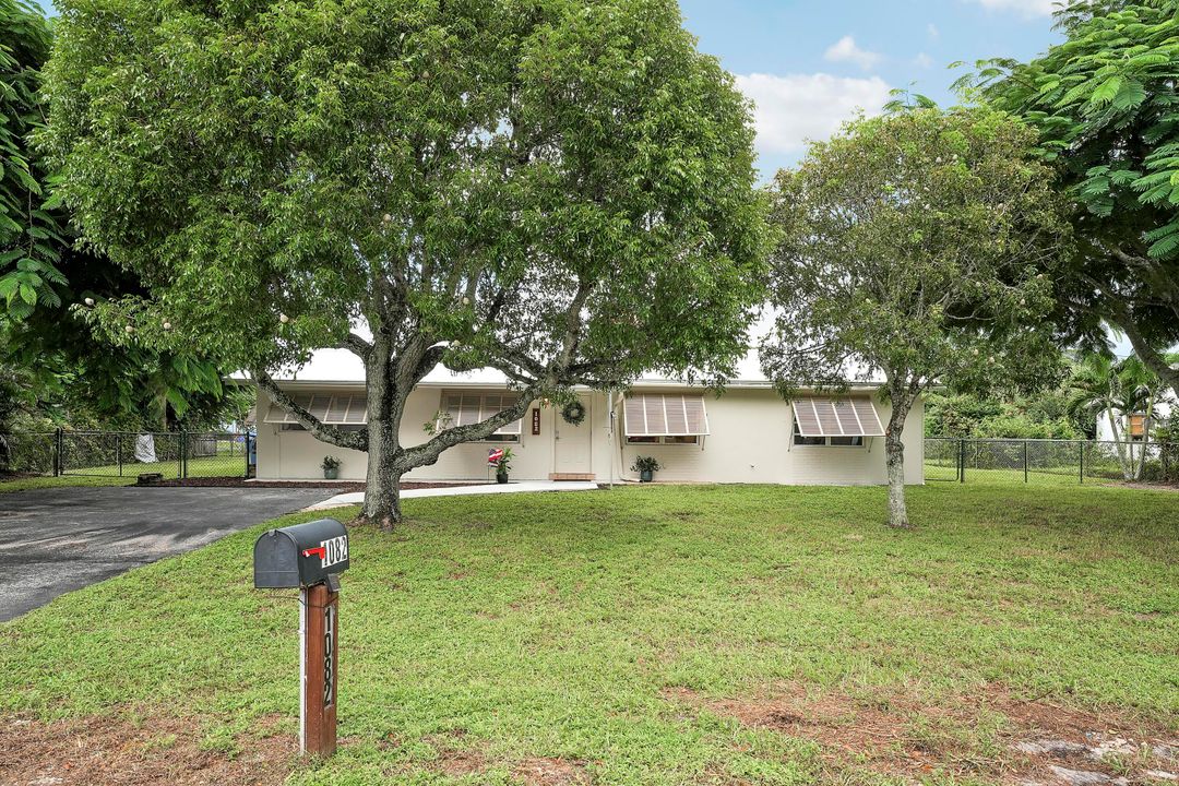 Под контрактом: $499,999 (3 спален, 2 ванн, 1745 Квадратных фут)