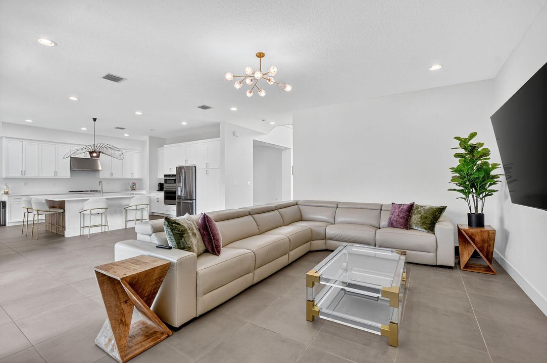 For Sale: $1,999,988 (5 beds, 7 baths, 4605 Square Feet)