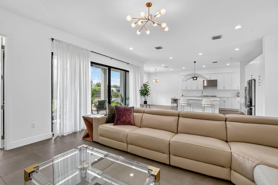 For Sale: $1,999,988 (5 beds, 7 baths, 4605 Square Feet)