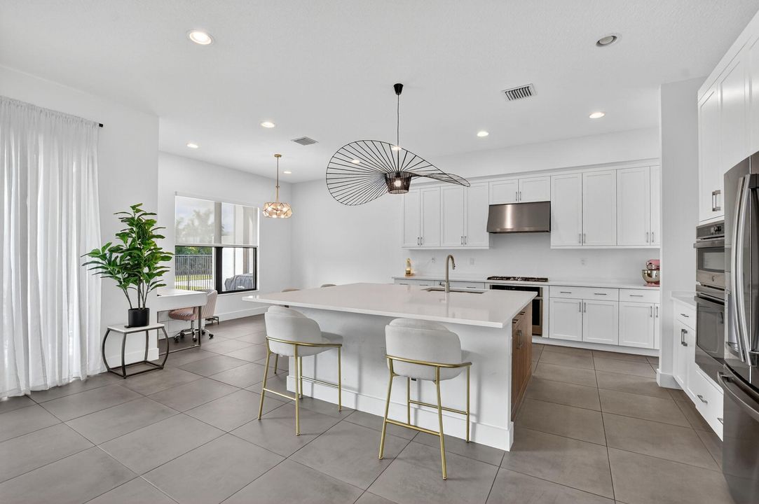 For Sale: $1,999,988 (5 beds, 7 baths, 4605 Square Feet)