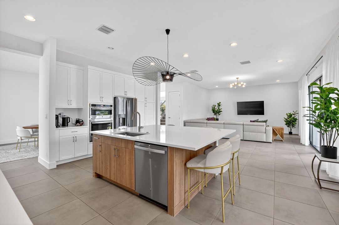 For Sale: $1,999,988 (5 beds, 7 baths, 4605 Square Feet)