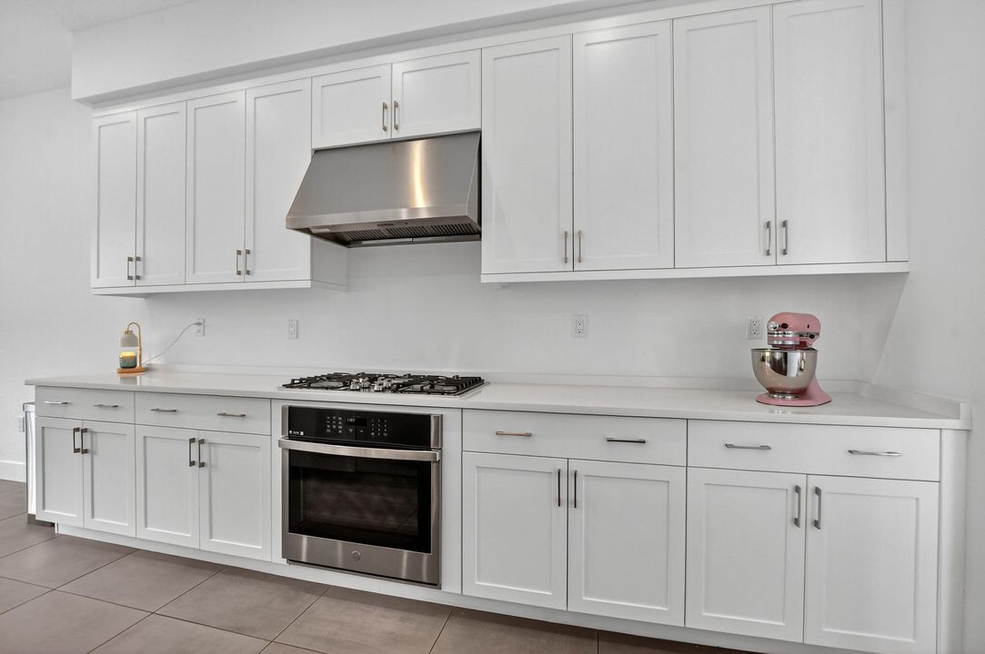 For Sale: $1,999,988 (5 beds, 7 baths, 4605 Square Feet)