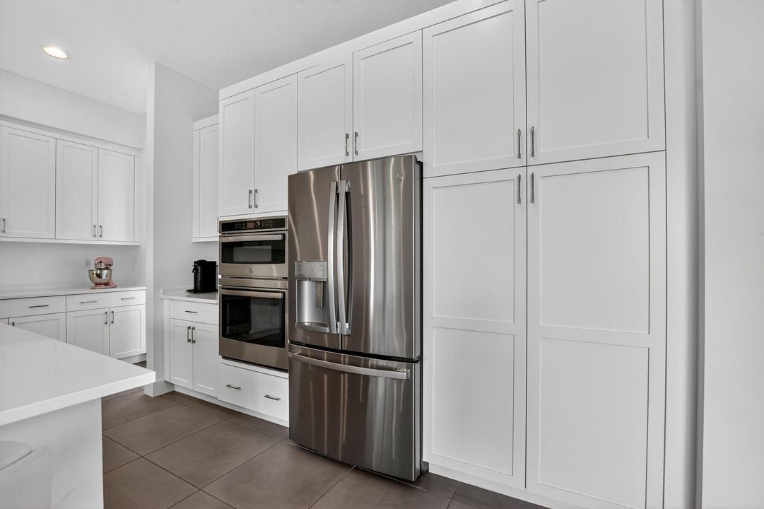 For Sale: $1,999,988 (5 beds, 7 baths, 4605 Square Feet)