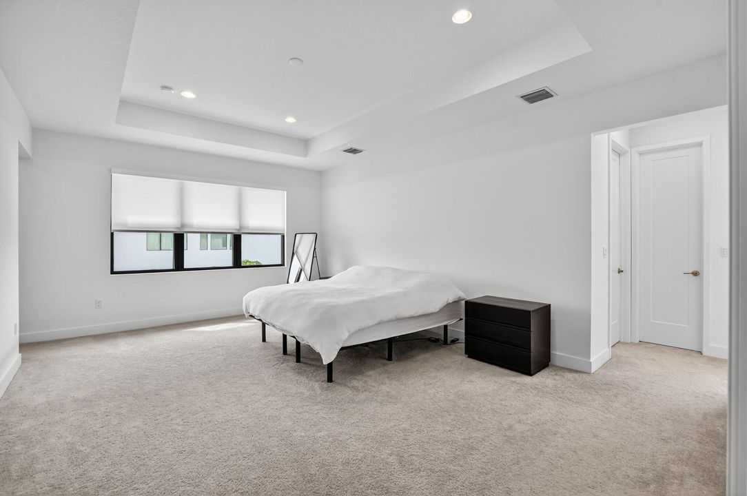 For Sale: $1,999,988 (5 beds, 7 baths, 4605 Square Feet)