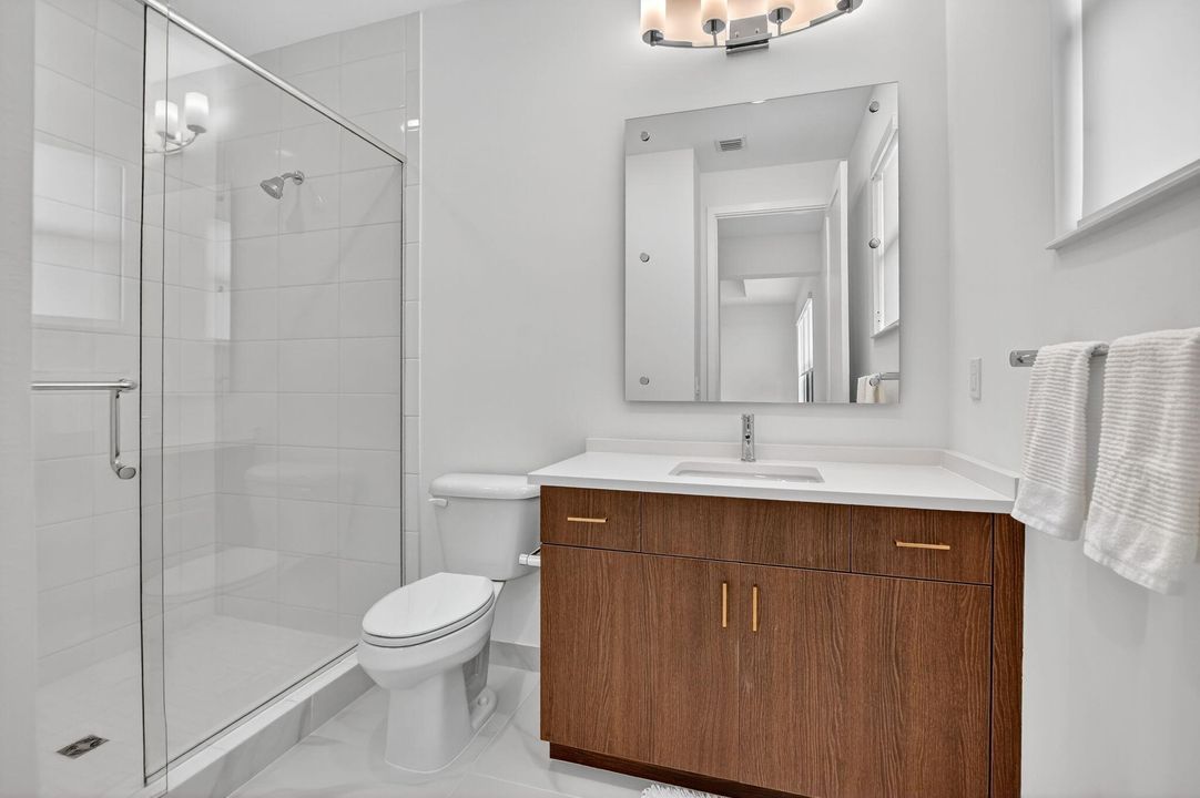 For Sale: $1,999,988 (5 beds, 7 baths, 4605 Square Feet)