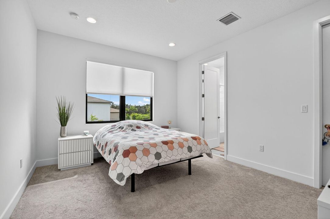 For Sale: $1,999,988 (5 beds, 7 baths, 4605 Square Feet)