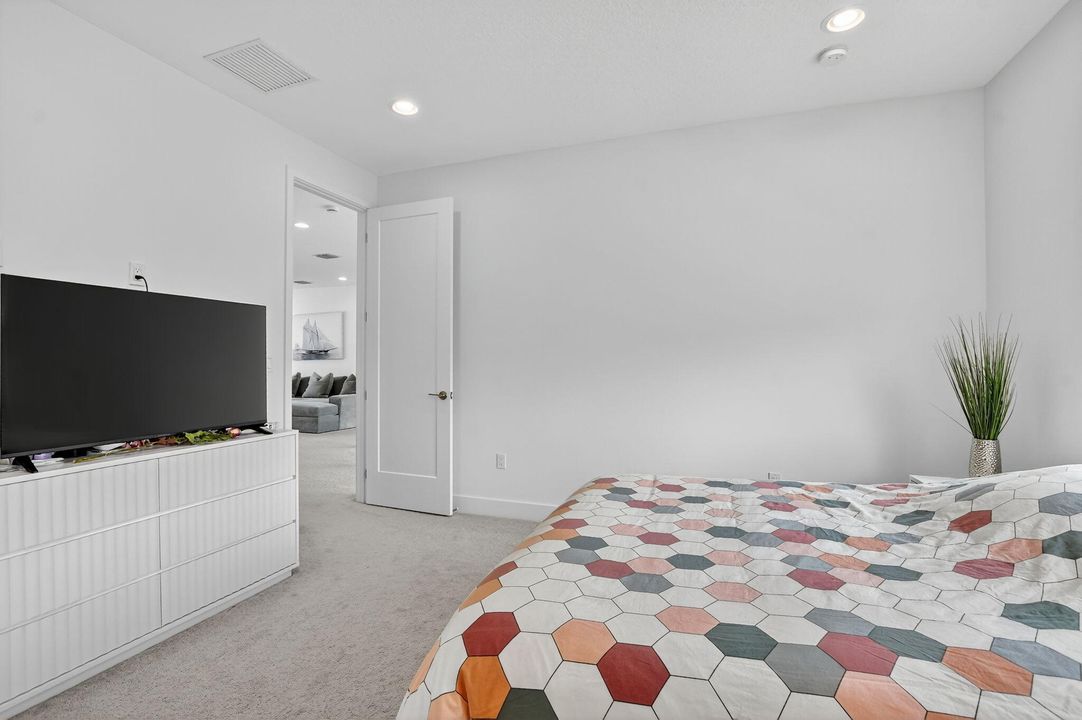 For Sale: $1,999,988 (5 beds, 7 baths, 4605 Square Feet)