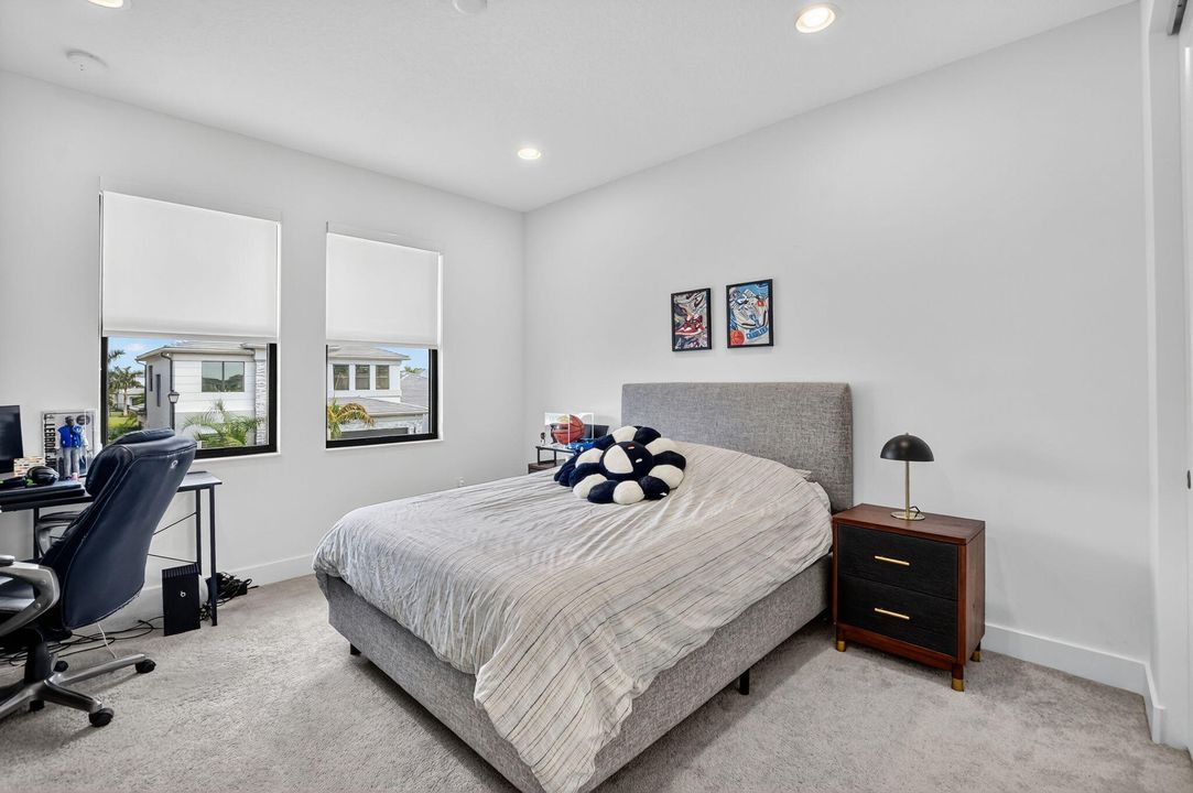 For Sale: $1,999,988 (5 beds, 7 baths, 4605 Square Feet)