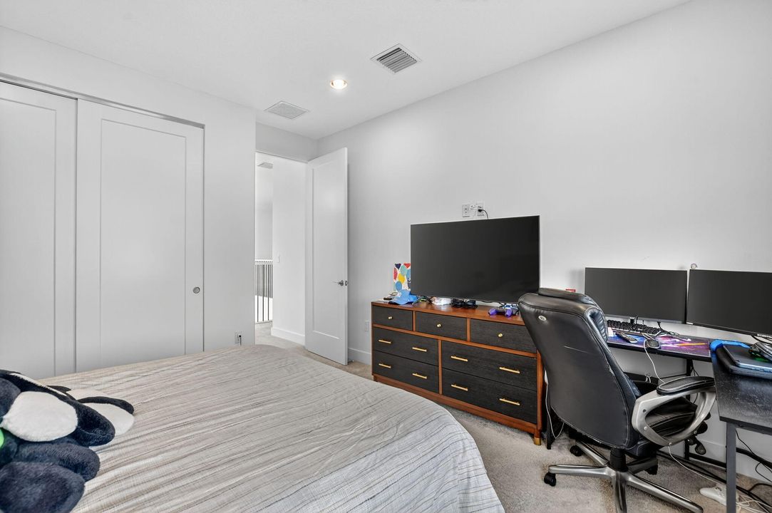 For Sale: $1,999,988 (5 beds, 7 baths, 4605 Square Feet)