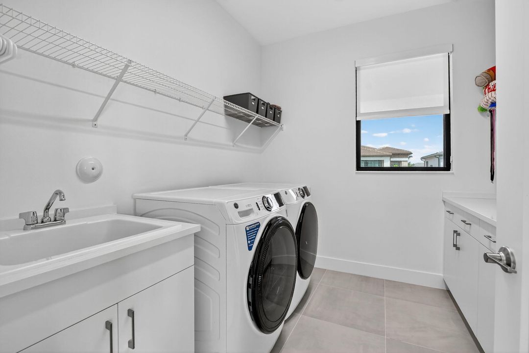 For Sale: $1,999,988 (5 beds, 7 baths, 4605 Square Feet)