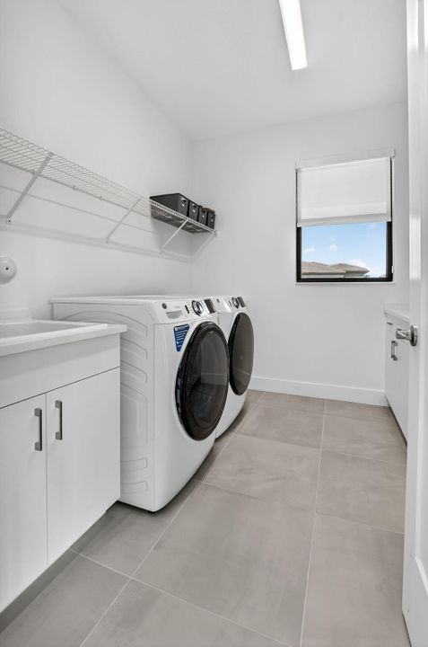 For Sale: $1,999,988 (5 beds, 7 baths, 4605 Square Feet)