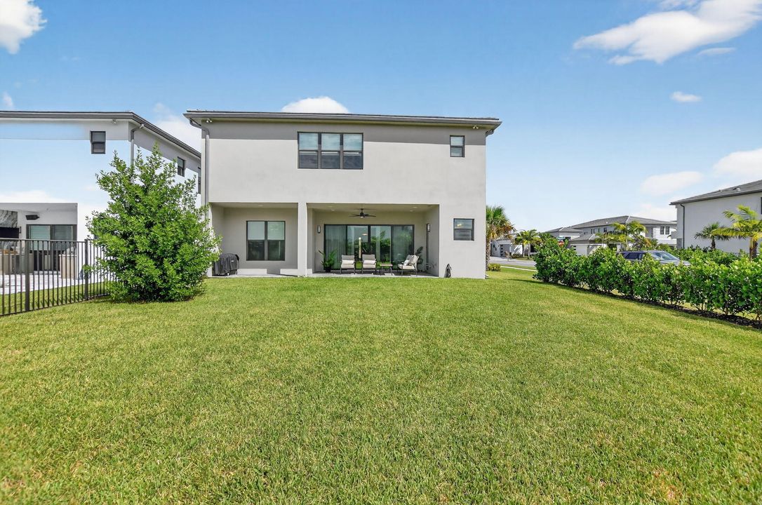 For Sale: $1,999,988 (5 beds, 7 baths, 4605 Square Feet)