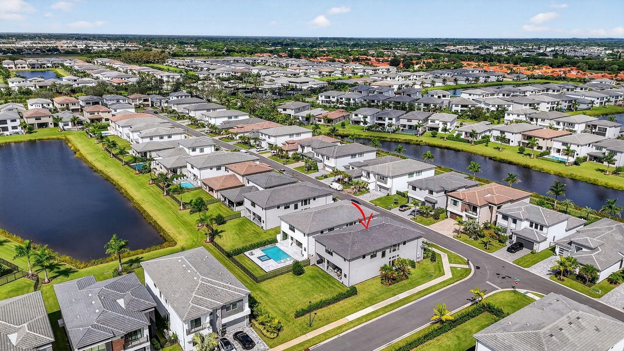 For Sale: $1,999,988 (5 beds, 7 baths, 4605 Square Feet)