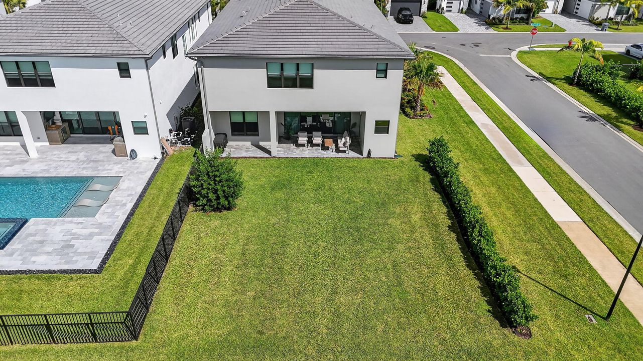 For Sale: $1,999,988 (5 beds, 7 baths, 4605 Square Feet)