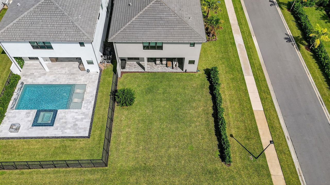 For Sale: $1,999,988 (5 beds, 7 baths, 4605 Square Feet)