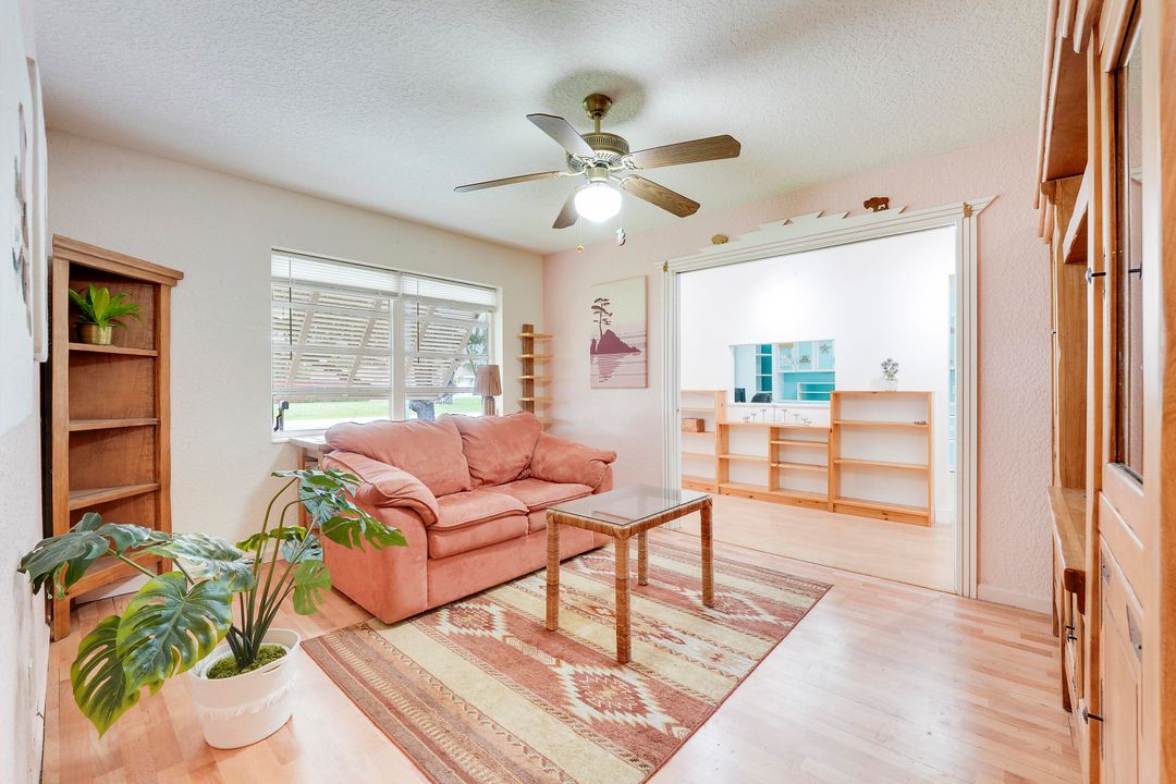 Под контрактом: $499,999 (3 спален, 2 ванн, 1745 Квадратных фут)