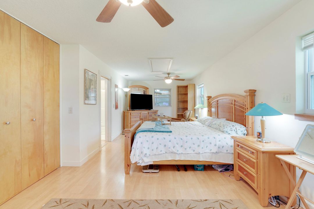 Под контрактом: $499,999 (3 спален, 2 ванн, 1745 Квадратных фут)