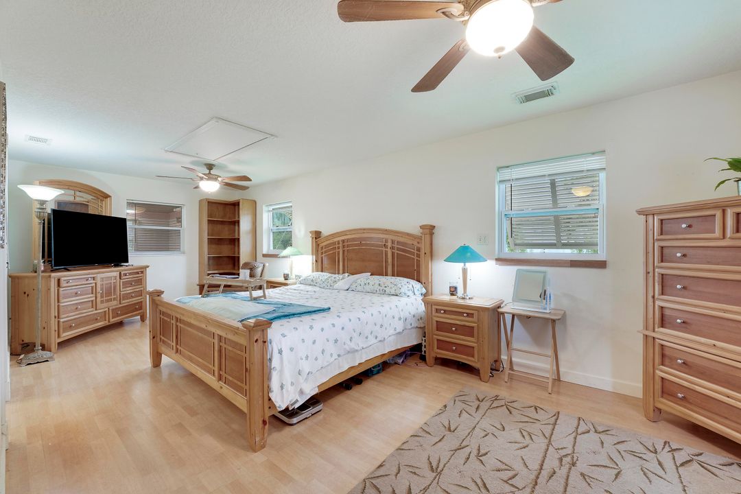 Под контрактом: $499,999 (3 спален, 2 ванн, 1745 Квадратных фут)