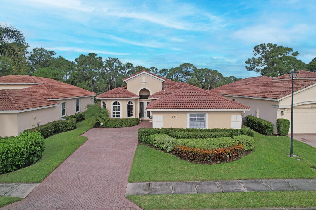 合同活跃: $489,900 (3 贝兹, 3 浴室, 1947 平方英尺)