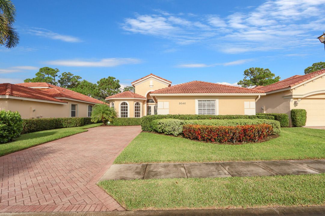 合同活跃: $489,900 (3 贝兹, 3 浴室, 1947 平方英尺)