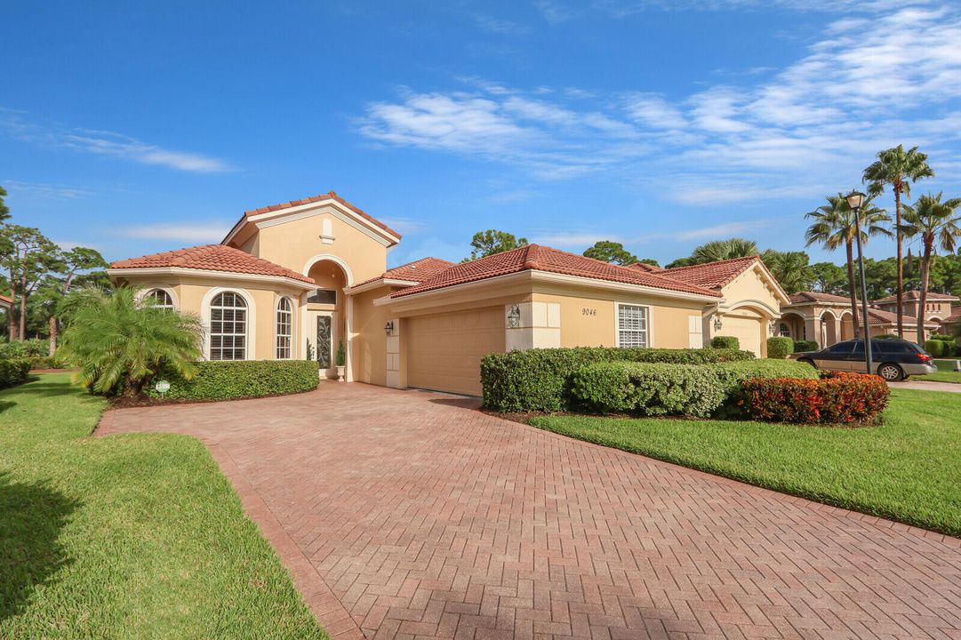 合同活跃: $489,900 (3 贝兹, 3 浴室, 1947 平方英尺)