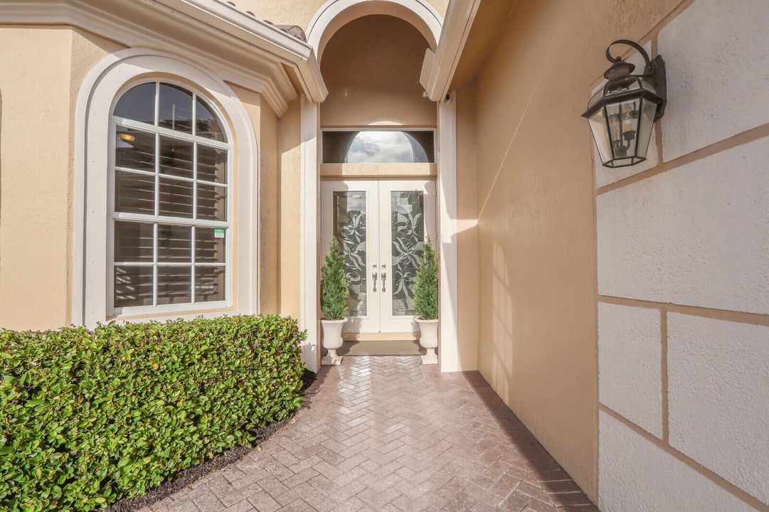 合同活跃: $489,900 (3 贝兹, 3 浴室, 1947 平方英尺)