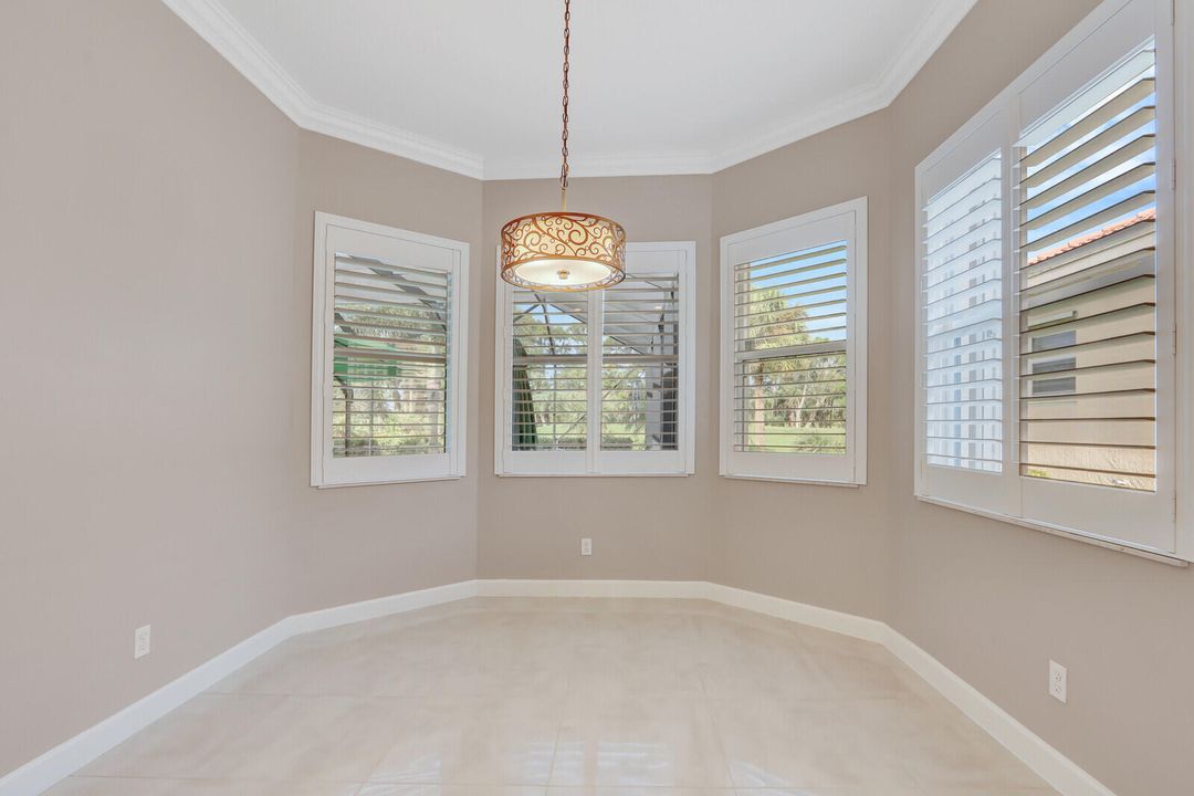 合同活跃: $489,900 (3 贝兹, 3 浴室, 1947 平方英尺)