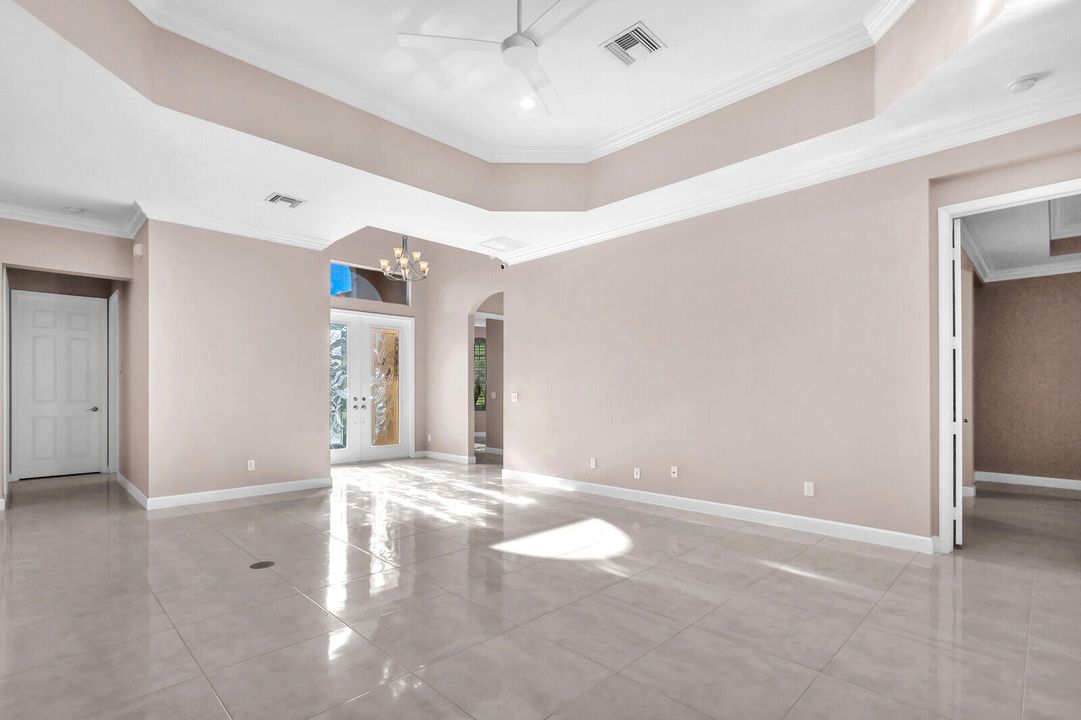 合同活跃: $489,900 (3 贝兹, 3 浴室, 1947 平方英尺)