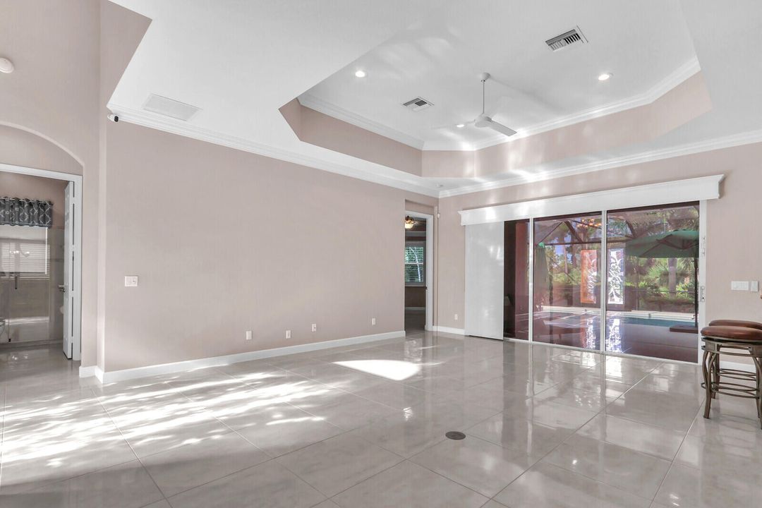 合同活跃: $489,900 (3 贝兹, 3 浴室, 1947 平方英尺)