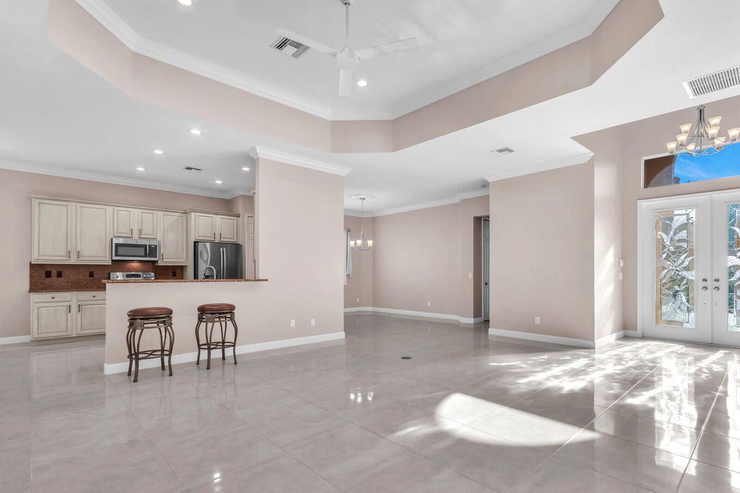 合同活跃: $489,900 (3 贝兹, 3 浴室, 1947 平方英尺)