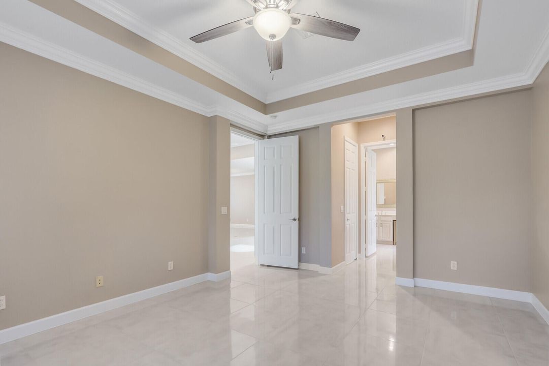 合同活跃: $489,900 (3 贝兹, 3 浴室, 1947 平方英尺)