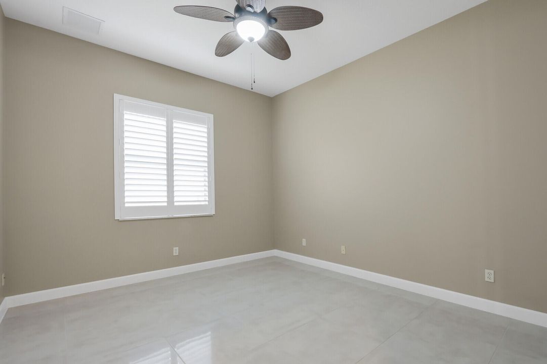 合同活跃: $489,900 (3 贝兹, 3 浴室, 1947 平方英尺)