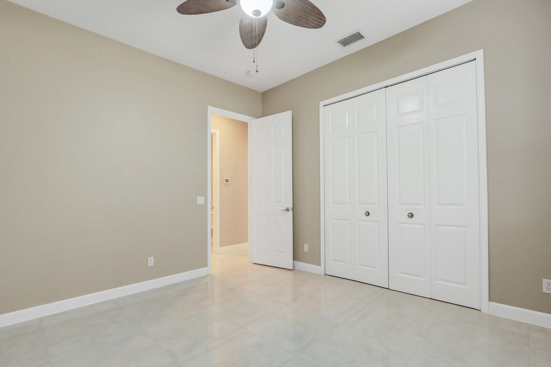 合同活跃: $489,900 (3 贝兹, 3 浴室, 1947 平方英尺)