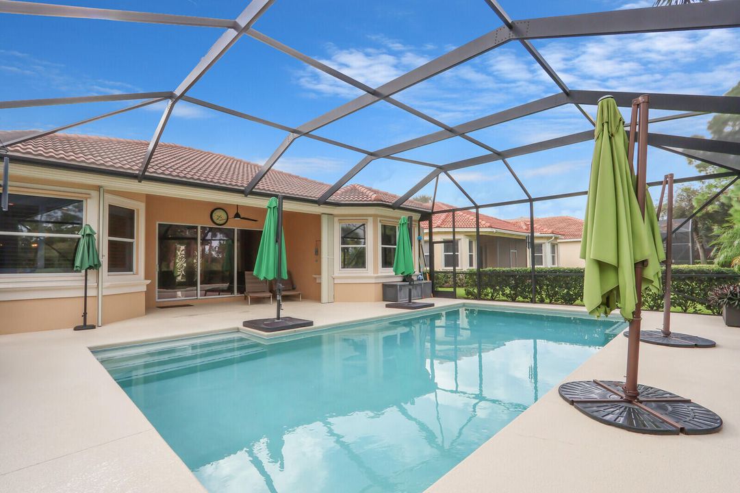 合同活跃: $489,900 (3 贝兹, 3 浴室, 1947 平方英尺)