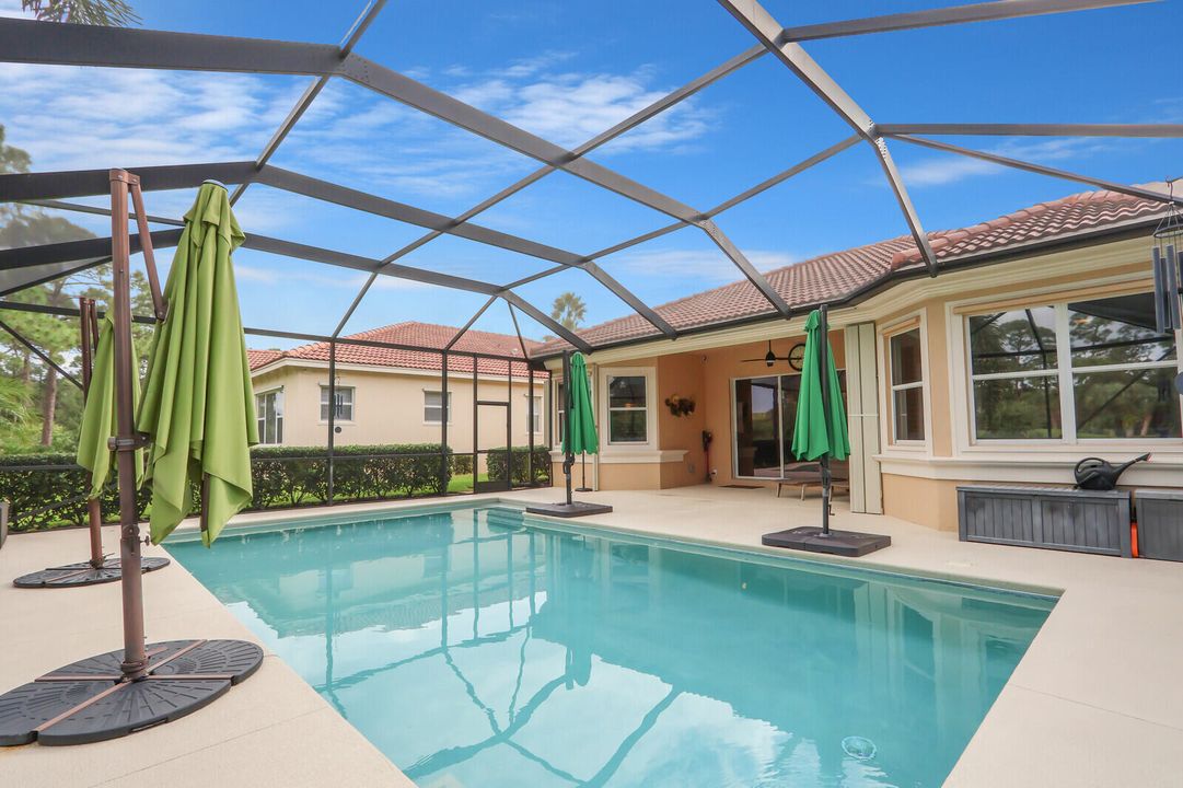 合同活跃: $489,900 (3 贝兹, 3 浴室, 1947 平方英尺)