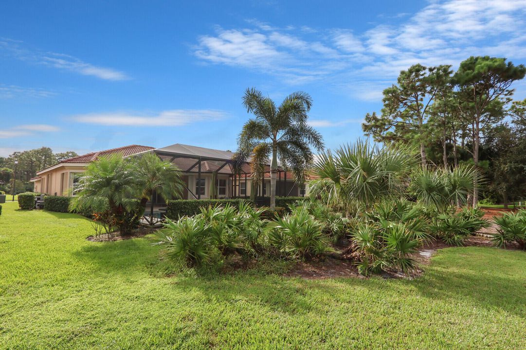 合同活跃: $489,900 (3 贝兹, 3 浴室, 1947 平方英尺)