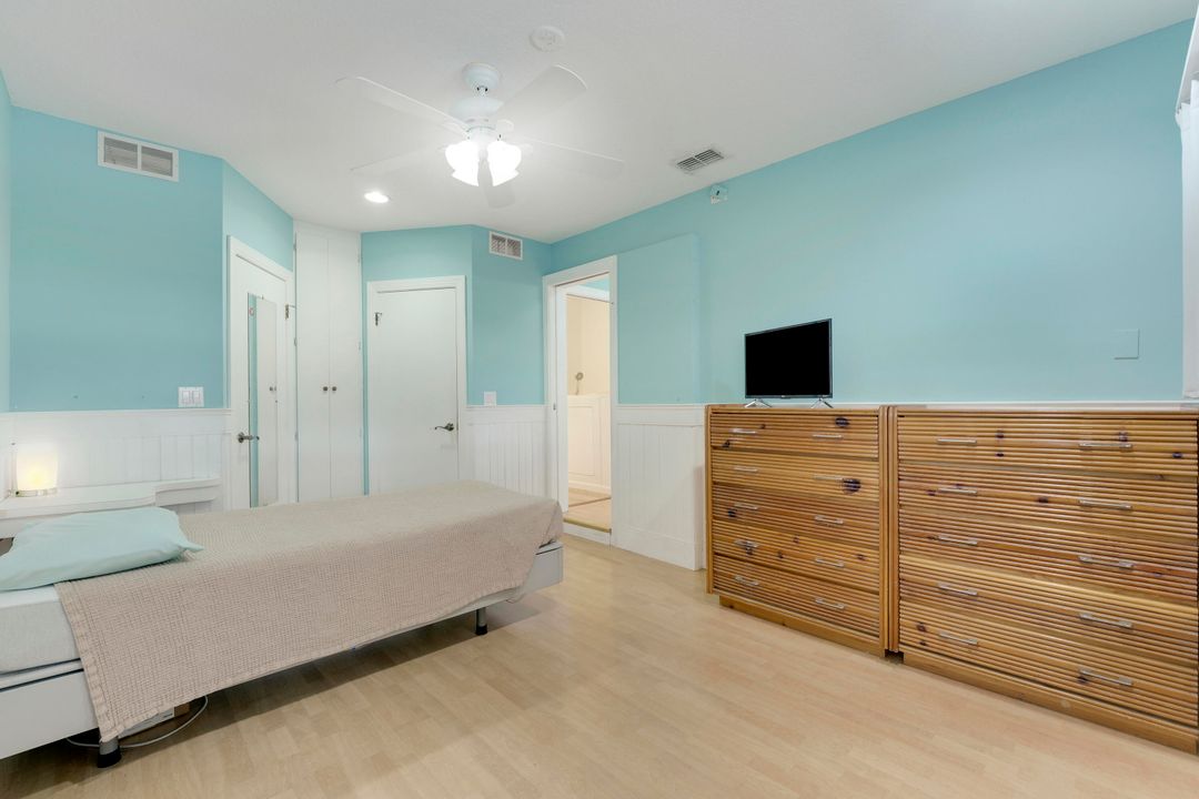 Под контрактом: $499,999 (3 спален, 2 ванн, 1745 Квадратных фут)