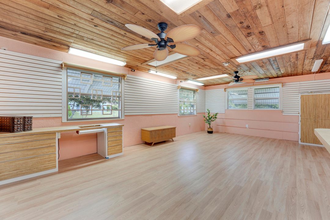 Под контрактом: $499,999 (3 спален, 2 ванн, 1745 Квадратных фут)